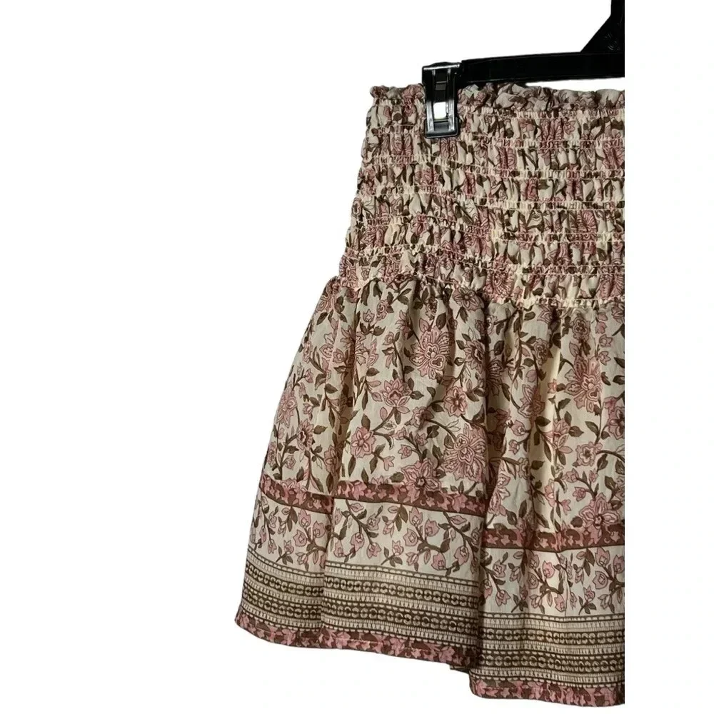 1696. BLU PEPPER SMOCKED AND FLARE SKIRT SIZE SMALL FLORAL PATTERN MINI LENGTH‎
